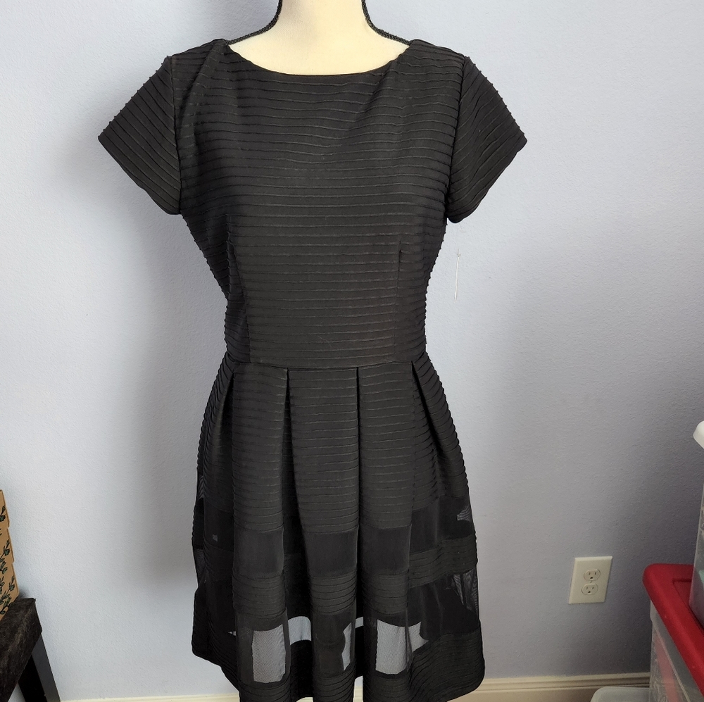 Taylor Black Fit and Flare Short Sleeve Dress Size 10